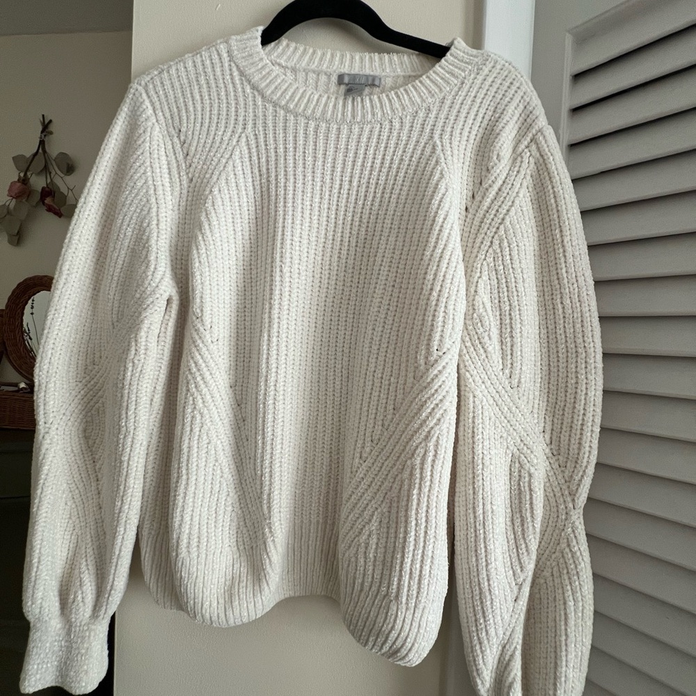 H&M White Crew Neck Sweater with Ribbed Texture